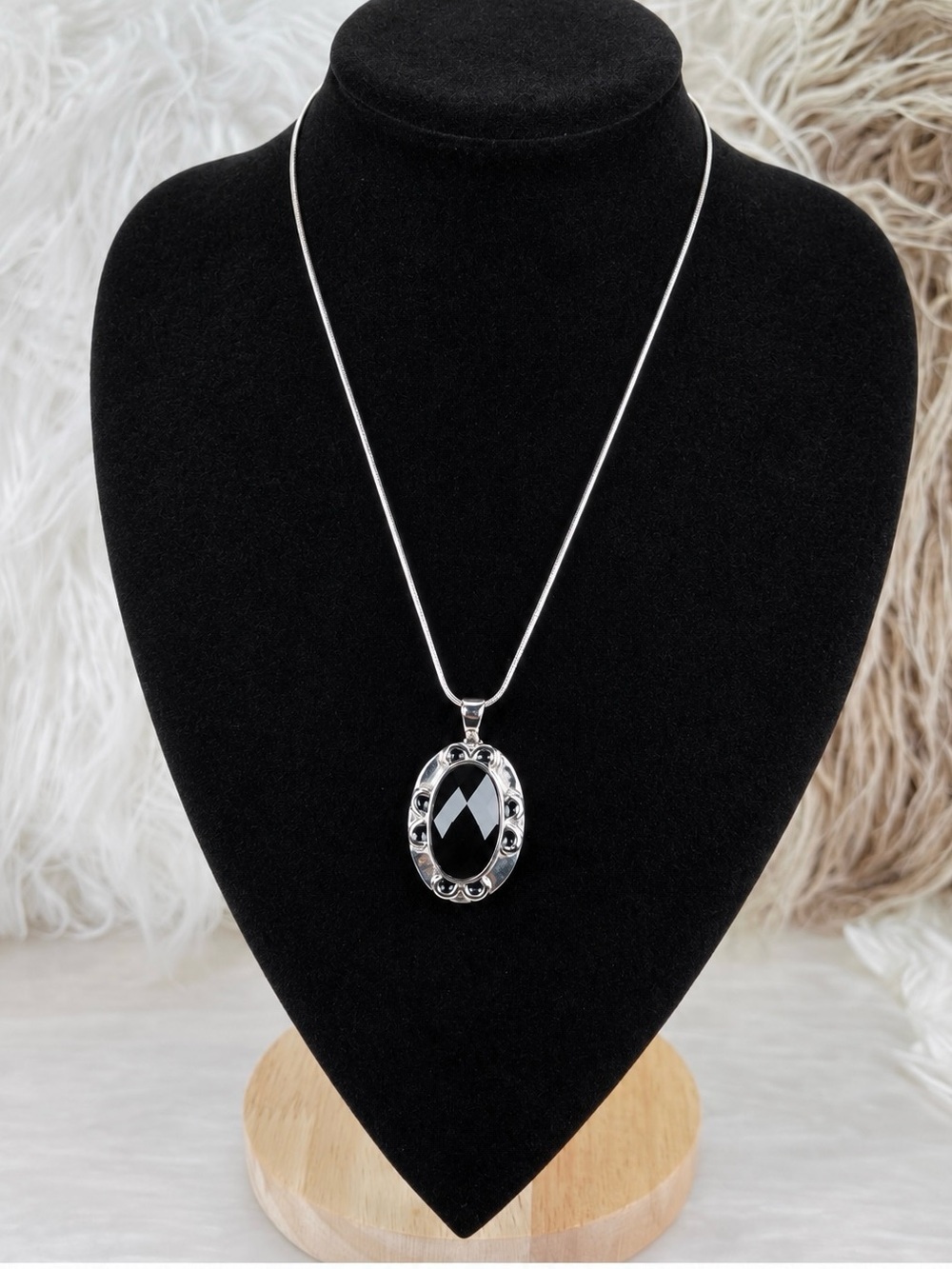 Pretty Silvertone, stainless steel black weighted pendant necklace